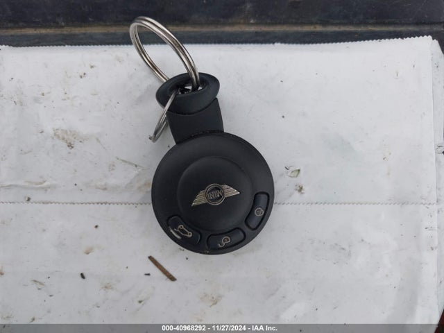 2010 MINI COOPER S CLUBMAN WMWMM3C58ATP76503 Photo 10