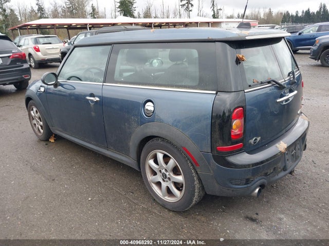 2010 MINI COOPER S CLUBMAN WMWMM3C58ATP76503 Photo 2