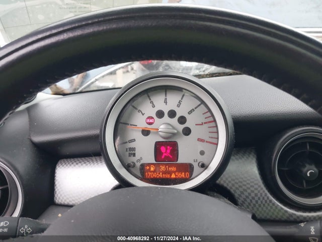 2010 MINI COOPER S CLUBMAN WMWMM3C58ATP76503 Photo 6