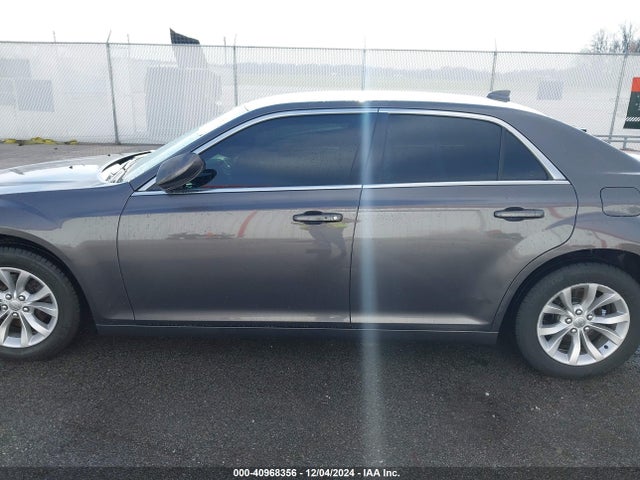 2C3CCAAG6JH320270 Chrysler 300 Touring