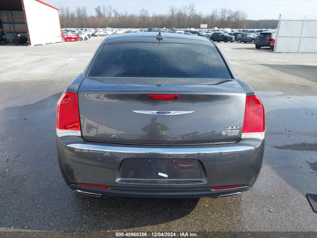 2C3CCAAG6JH320270 Chrysler 300 Touring