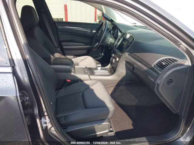2C3CCAAG6JH320270 Chrysler 300 Touring