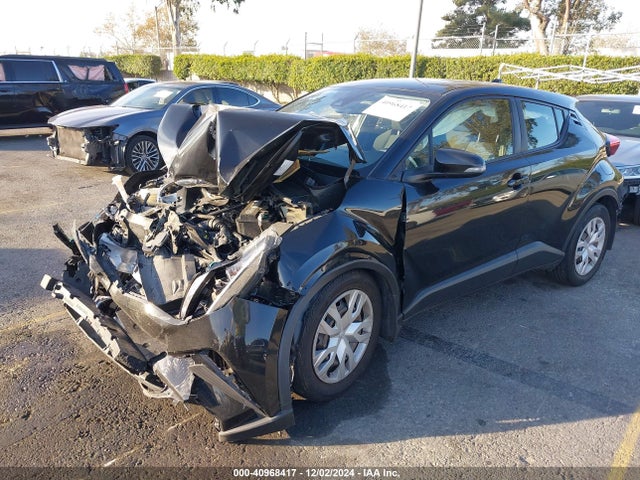 Toyota C-HR LE 2021 JTNKHMBX4M1117112 Image 2