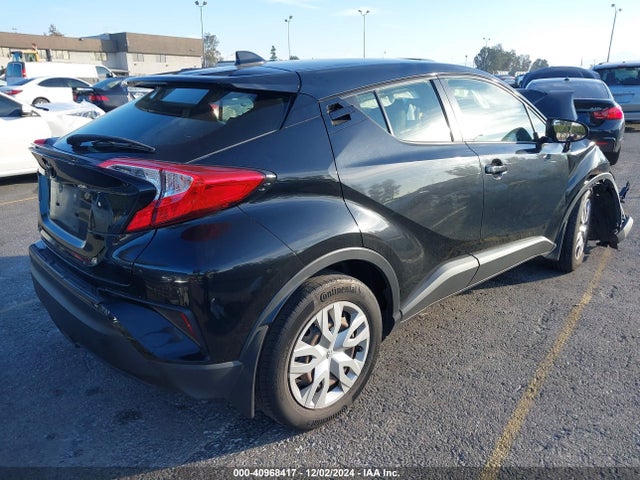 Toyota C-HR LE 2021 JTNKHMBX4M1117112 Image 4