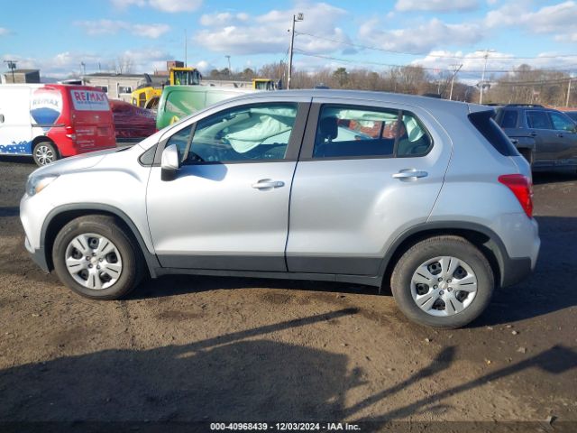 KL7CJKSB7JB611537 Chevrolet TRAX LS