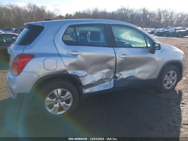 KL7CJKSB7JB611537 Chevrolet TRAX LS