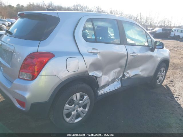 KL7CJKSB7JB611537 Chevrolet TRAX LS