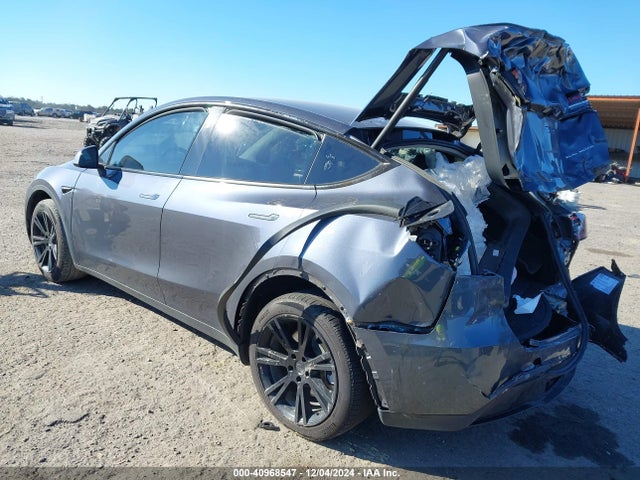 2023 TESLA MODEL Y 7SAYGDEE0PA169585 Photo 2