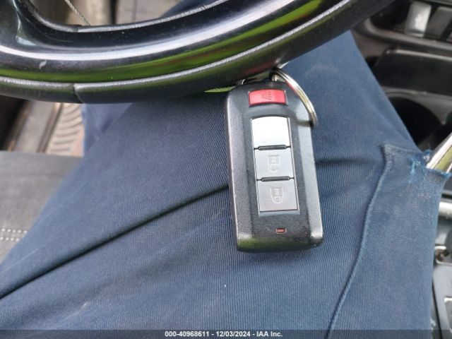 JA4AD3A38KZ042797 Mitsubishi Outlander Se