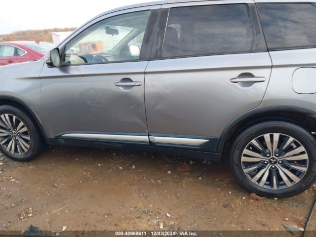 JA4AD3A38KZ042797 Mitsubishi Outlander Se