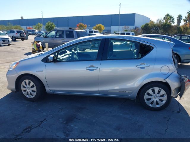 JTDKDTB39E1085637 Toyota Prius C One