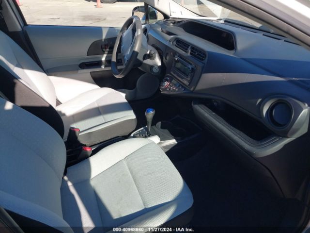 JTDKDTB39E1085637 Toyota Prius C One