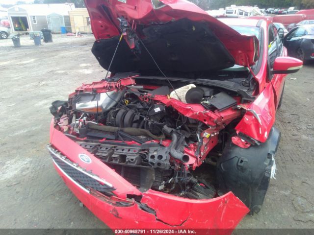 1FADP3K25FL298085 Ford FOCUS SE