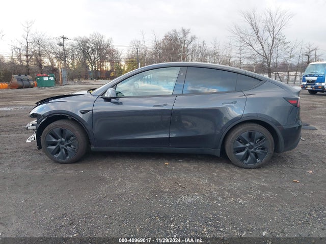 Tesla Model Y 2024 7SAYGAEE0RF111500 Image 15