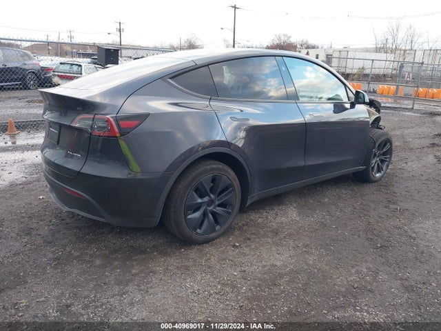 2024 TESLA MODEL Y 7SAYGAEE0RF111500 Photo 3