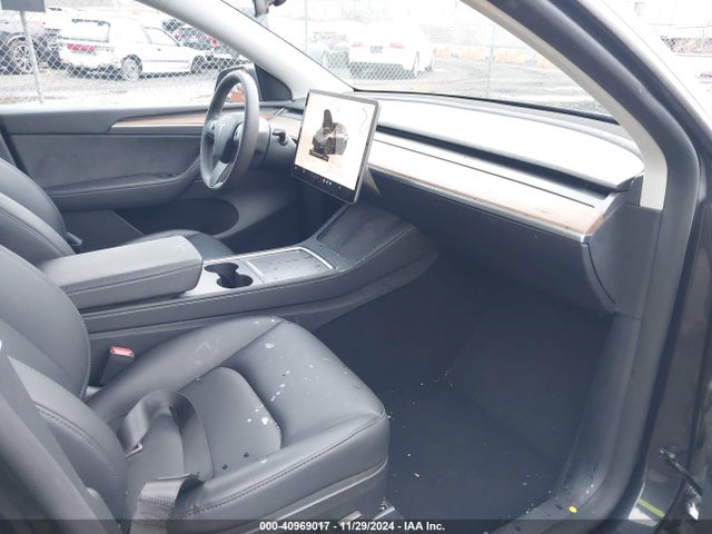 2024 TESLA MODEL Y 7SAYGAEE0RF111500 Photo 4