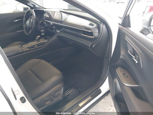 JTDAFAAF4P3001737 Toyota Crown Platinum
