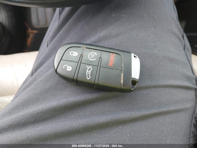 1C3CCCCB6FN665259 Chrysler 200 C