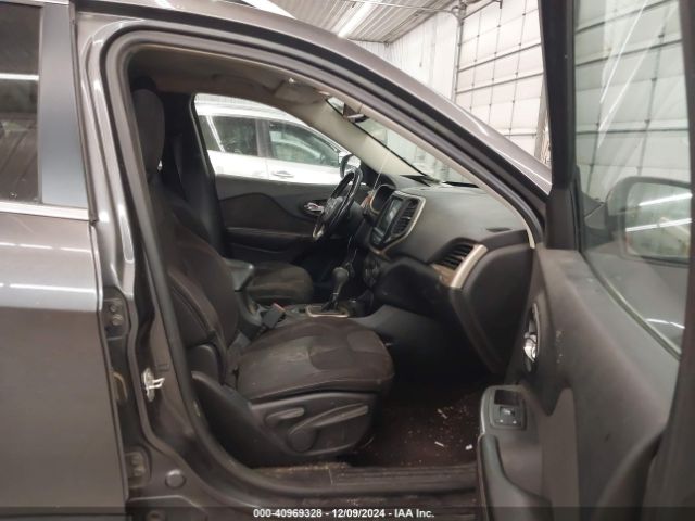 1C4PJMCS9HW563119 Jeep Cherokee Latitude 4x4
