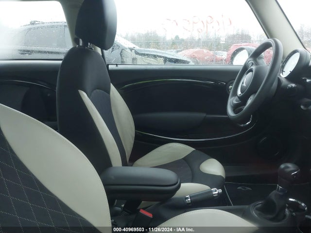 2012 MINI COOPER CLUBMAN WMWZF3C58CT190029 Photo 4