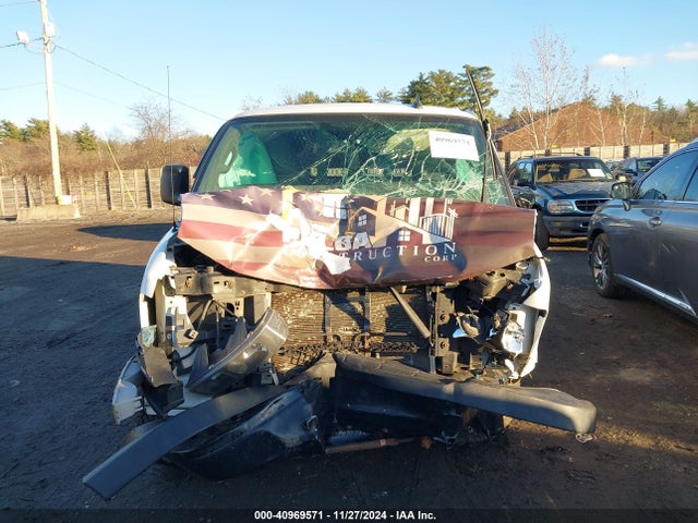 Chevrolet Express 2500 Work Van 2018 1GCWGAFG2J1212863 Image 12