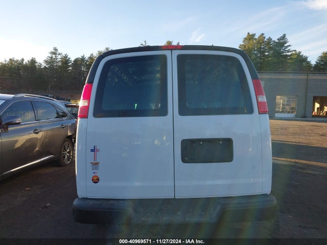 Chevrolet Express 2500 Work Van 2018 1GCWGAFG2J1212863 Image 16