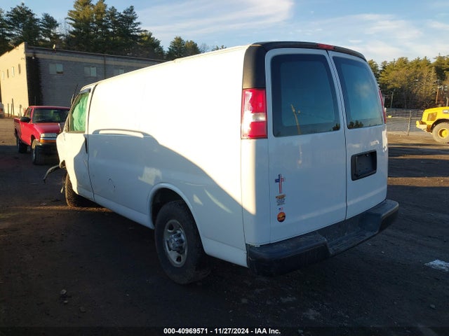 Chevrolet Express 2500 Work Van 2018 1GCWGAFG2J1212863 Image 3