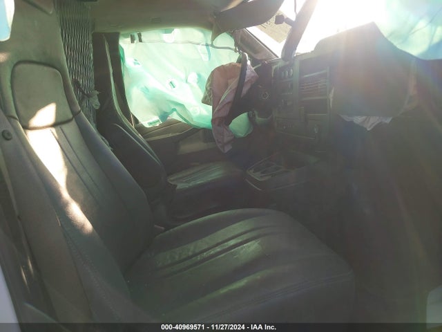 Chevrolet Express 2500 Work Van 2018 1GCWGAFG2J1212863 Image 5