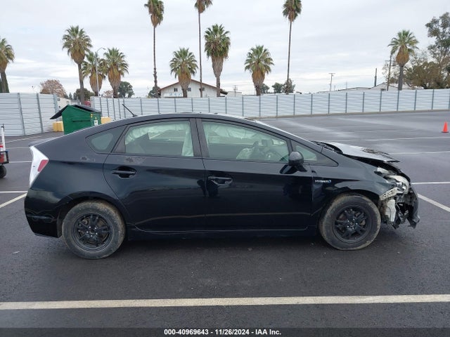 Toyota Prius Two 2014 JTDKN3DU9E0381105 Image 13