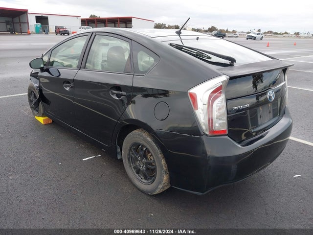 Toyota Prius Two 2014 JTDKN3DU9E0381105 Image 3