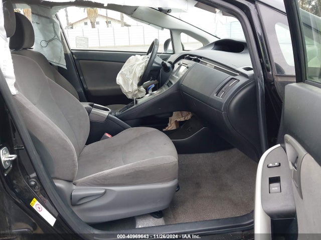 Toyota Prius Two 2014 JTDKN3DU9E0381105 Image 5