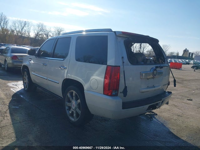 2011 CADILLAC ESCALADE 1GYS4CEF6BR399114 Photo 2