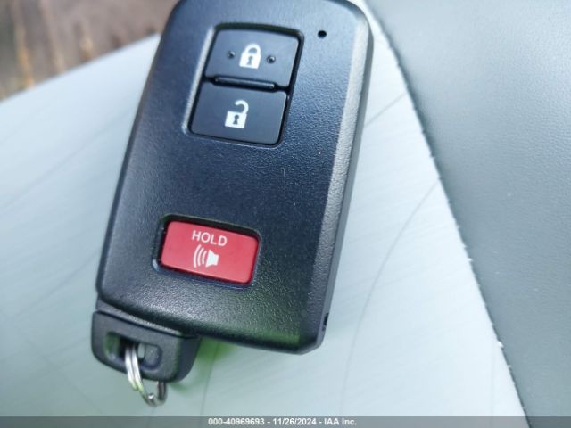 JTDKDTB37F1114005 Toyota Prius C Four