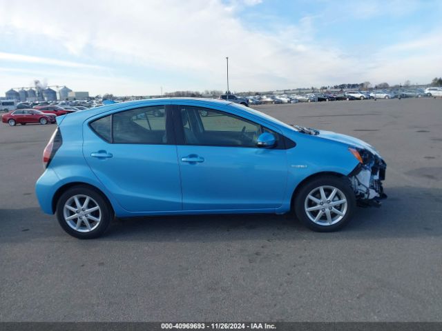JTDKDTB37F1114005 Toyota Prius C Four