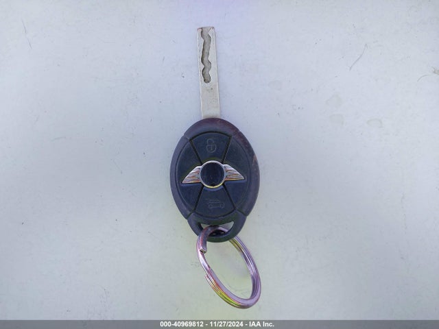 2006 MINI COOPER S WMWRE33516TN27633 Photo 10