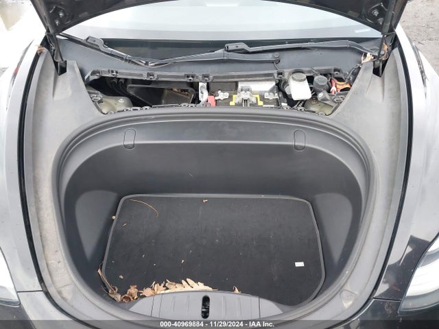 2018 TESLA MODEL 3 5YJ3E1EB7JF070483 Photo 9