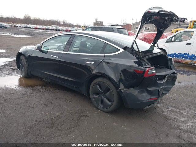 2018 TESLA MODEL 3 5YJ3E1EB7JF070483 Photo 2