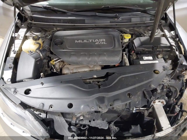 Chrysler 200 Limited 2015 1C3CCCAB0FN720257 Image 10