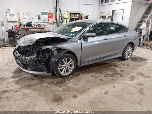 Chrysler 200 Limited 2015 1C3CCCAB0FN720257 Image 2