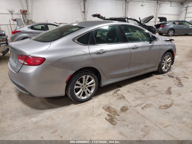 Chrysler 200 Limited 2015 1C3CCCAB0FN720257 Image 4