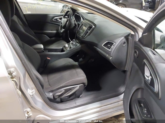 Chrysler 200 Limited 2015 1C3CCCAB0FN720257 Image 5