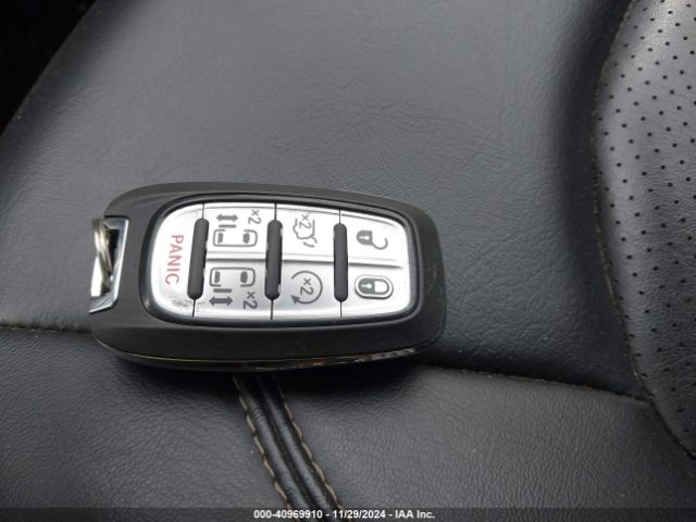 2C4RC1DG9LR172582 Chrysler Voyager Lxi