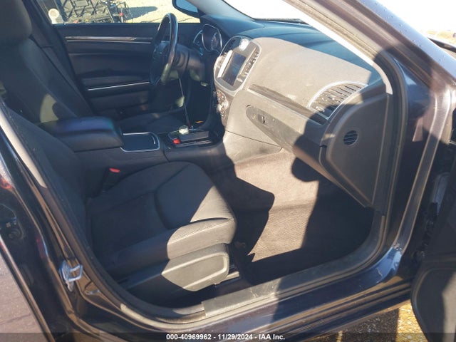 2C3CCAAG5JH340820 Chrysler 300 Touring