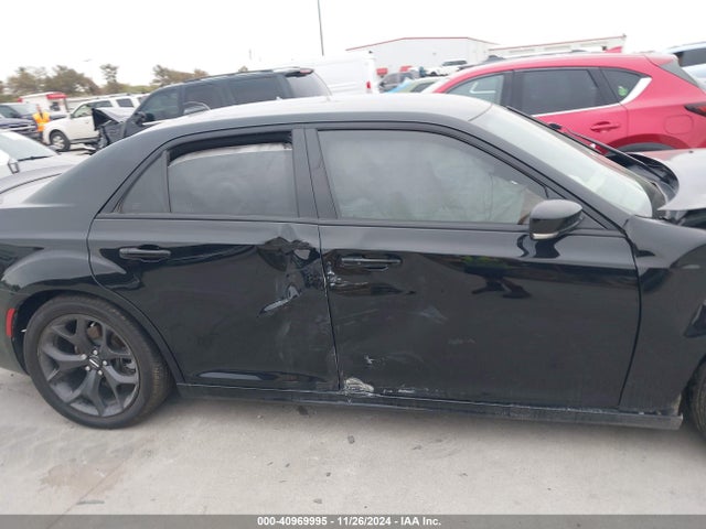 Chrysler 300 300s 2021 2C3CCABT9MH617484 Image 13