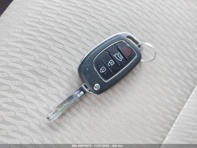 5NMZUDLB5HH034575 Hyundai Santa Fe Sport 2.4l