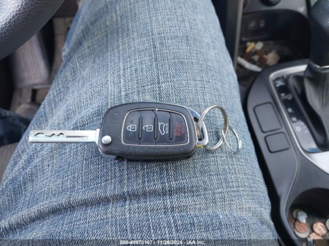 KM8SMDHF4HU195971 Hyundai Santa Fe Se