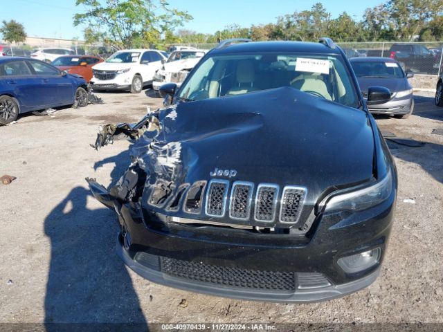 1C4PJLCB8KD108971 Jeep Cherokee Latitude