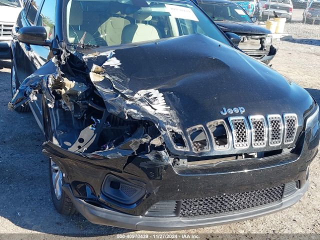 1C4PJLCB8KD108971 Jeep Cherokee Latitude