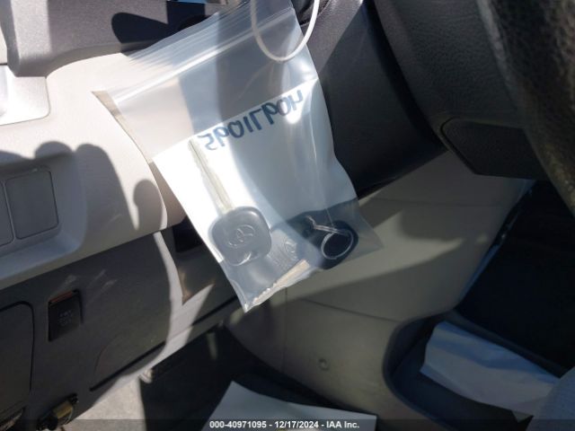 5TDKK3DC9FS568844 Toyota Sienna Le 8 Passenger