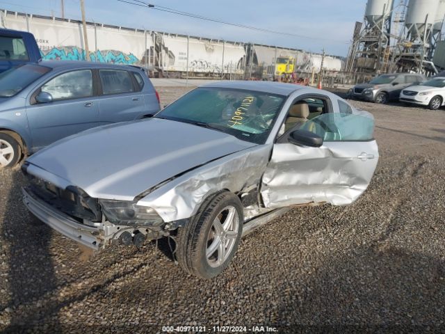 Ford Mustang V6 2014 1ZVBP8AM4E5211777 Image 2